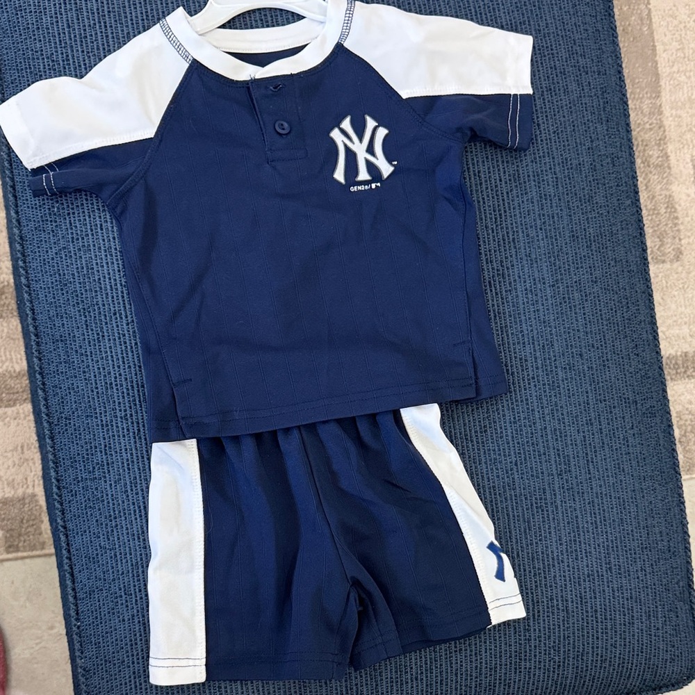 Genuine Merchandise Navy and White Kids Matching Set - Yankees Logo